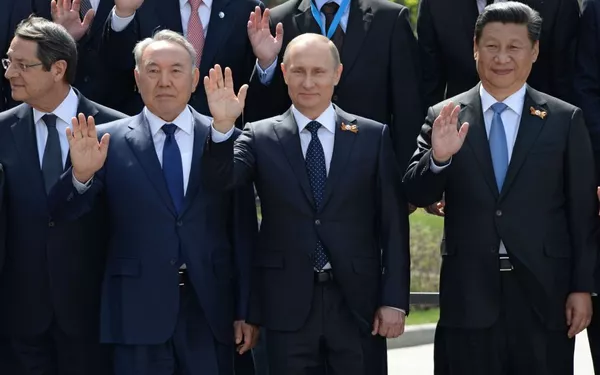 Ảnh chung của các trưởng đoàn đại biểu và khách mời danh dự trong Vườn Alexandrov Ảnh chung của các trưởng đoàn đại biểu và khách mời danh dự trong Vườn Alexandrov - Sputnik Việt Nam