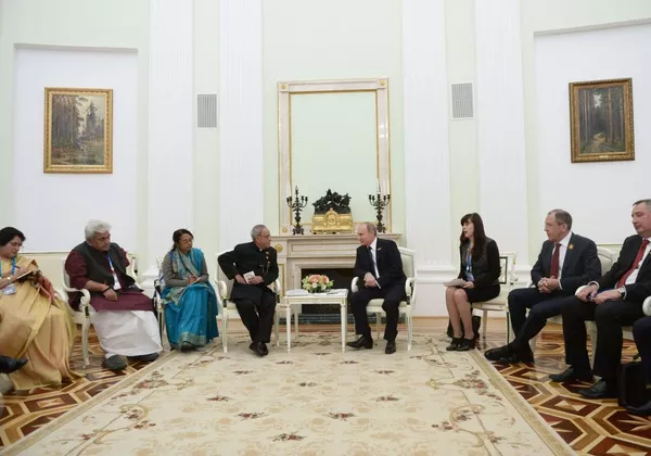Tổng thống LB Nga Vladimir Putin và Tổng thống Ấn Độ Pranab Mukherjee trong cuộc gặp tại điện Kremlin Tổng thống LB Nga Vladimir Putin và Tổng thống Ấn Độ Pranab Mukherjee trong cuộc gặp tại điện Kremlin - Sputnik Việt Nam