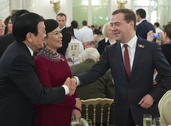 Nghi lễ đón tiếp nhân danh Tổng thống Vladimir Putin trong dịp kỷ niệm 70 năm Chiến thắng trong Chiến tranh Vệ quốc Vĩ đại 1941-1945 Nghi lễ đón tiếp nhân danh Tổng thống Vladimir Putin trong dịp kỷ niệm 70 năm Chiến thắng trong Chiến tranh Vệ quốc Vĩ đại 1941-1945 - Sputnik Việt Nam