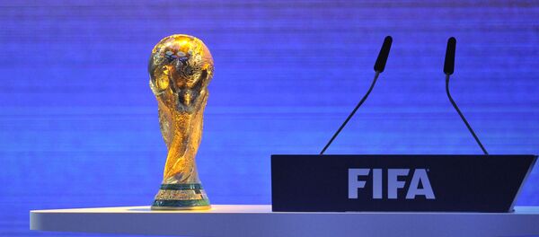Cúp vàng của Liên đoàn Bóng đá thế giới ở hội trường Trung tâm Triển lãm “Messe Zurich” - Sputnik Việt Nam