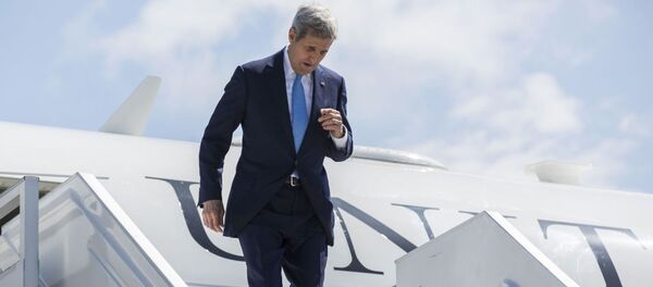 Ngoại trưởng Hoa Kỳ John Kerry tại sân bay Sochi - Sputnik Việt Nam