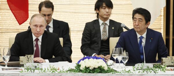 Vladimir Putin và Shinzo Abe - Sputnik Việt Nam