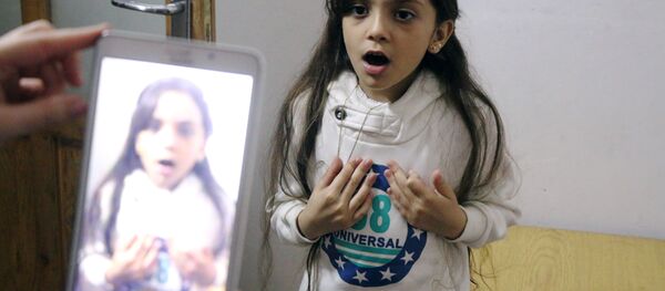 Em bé Bana từ Aleppo - Sputnik Việt Nam