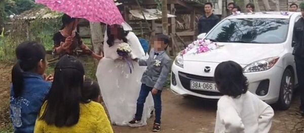 Đám cưới của cặp đôi đũa lệch gây xôn xao. Đám cưới của cặp đôi đũa lệch gây xôn xao. - Sputnik Việt Nam