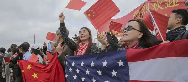 những lá cờ Trung Quốc và Mỹ - Sputnik Việt Nam