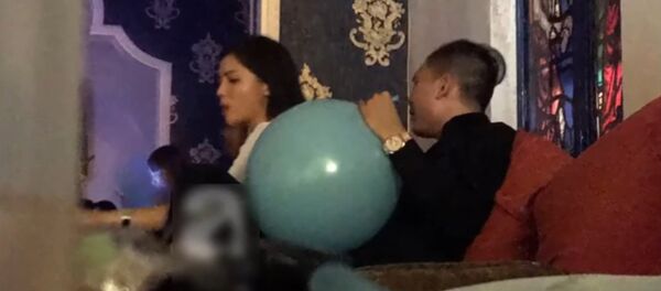 Giới trẻ Việt đang chạy theo mốt 'tàn phá não bộ' bằng bóng cười? - Sputnik Việt Nam