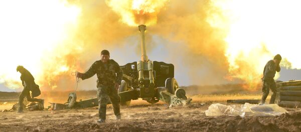 28 tháng 12. Iraq. Khu vực Mosul. Lực lượng pháo binh nhân dân giáng đòn vào chiến binh IS. - Sputnik Việt Nam
