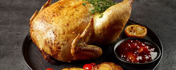 Целая жареная курица - Sputnik Việt Nam