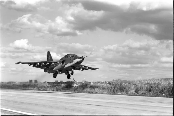 Máy bay cường kích Nga Su-25 tại căn cứ không quân Hmeymim ở Syria Máy bay cường kích Nga Su-25 tại căn cứ không quân Hmeymim ở Syria - Sputnik Việt Nam