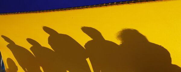 Những người Ukraina với cờ nhà nước - Sputnik Việt Nam