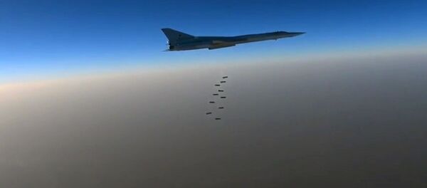 Máy bay ném bom Tu-22 của Không quân Nga không kích vào các cứ điểm khủng bố IS ở Syria - Sputnik Việt Nam