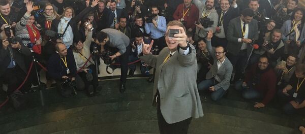 Các nhà báo ẩu đả trong quá trình đàm phán về Syria tổ chức chụp hình tự sướng - Sputnik Việt Nam