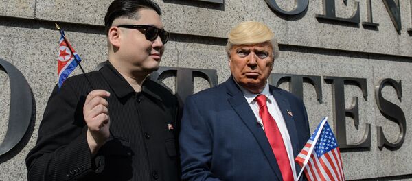 Trump và Kim Jong-un   gặp nhau  trên phố Hồng Kông (Video) - Sputnik Việt Nam