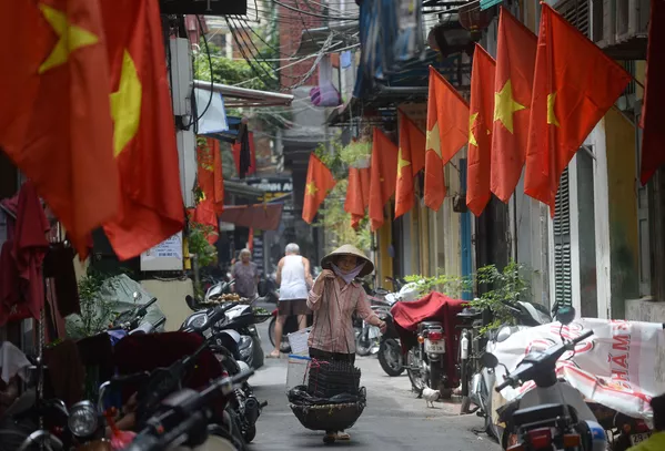 Hà Nội. Nhà nhà treo cờ Tổ quốc đón Tết Nguyên đán Hà Nội. Nhà nhà treo cờ Tổ quốc đón Tết Nguyên đán - Sputnik Việt Nam