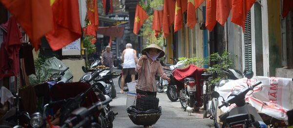 Hà Nội. Nhà nhà treo cờ Tổ quốc đón Tết Nguyên đán Hà Nội. Nhà nhà treo cờ Tổ quốc đón Tết Nguyên đán - Sputnik Việt Nam