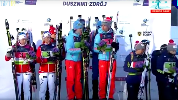 VĐV biathlon Ukraina rời buổi lễ không đợi nghe quốc thiều Liên bang Nga (video) - Sputnik Việt Nam