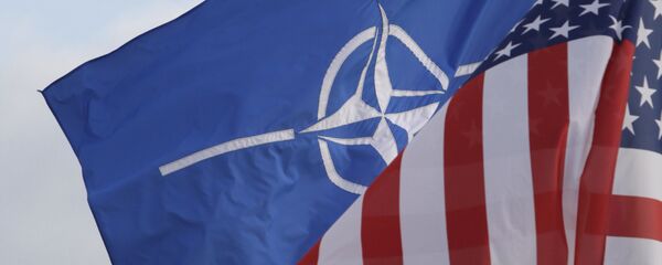 Cờ NATO và Hoa ky - Sputnik Việt Nam