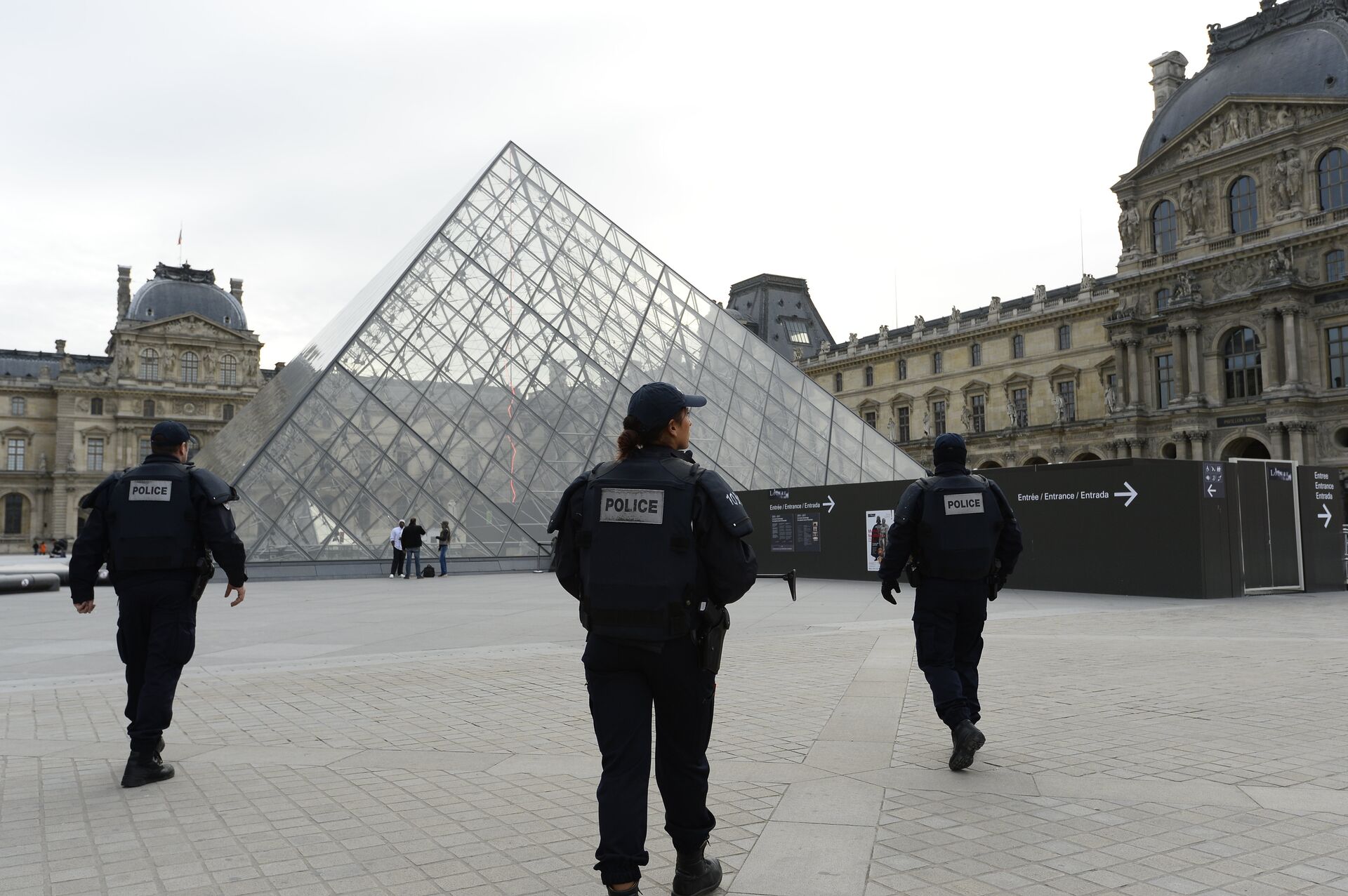 Louvre  - Sputnik Việt Nam, 1920, 16.04.2024