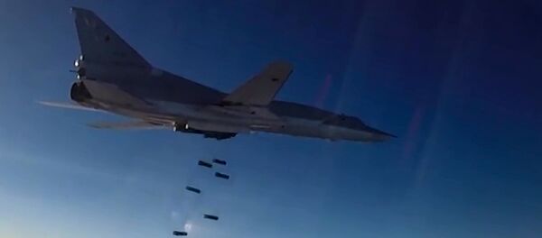 Máy bay ném bom Tu-22 của Không quân Nga không kích vào các cứ điểm khủng bố IS ở Syria Máy bay ném bom Tu-22 của Không quân Nga không kích vào các cứ điểm khủng bố IS ở Syria - Sputnik Việt Nam