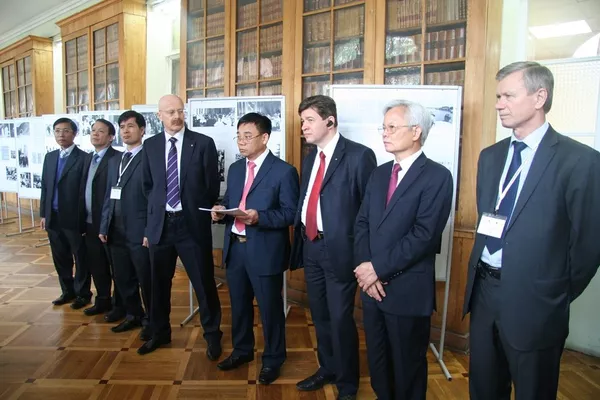 Khai mạc triển lãm Hồ Chí Minh và nước Nga tại Trường đại học tổng hợp quốc gia St Petersburg Khai mạc triển lãm Hồ Chí Minh và nước Nga tại Trường đại học tổng hợp quốc gia St Petersburg - Sputnik Việt Nam