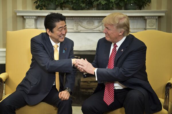Tổng thống Trump và Thủ tướng Abe - Sputnik Việt Nam