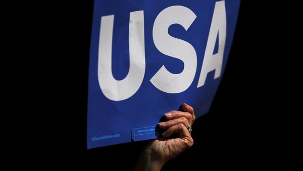 Supporters wave USA posters while US President Barack Obama speaks during a rally in support of US Democratic presidential candidate Hillary Clinton in front of Independence Hall during their final rally on the eve of election day in Philadelphia, Pennsylvania November 7, 2016. - Sputnik Việt Nam