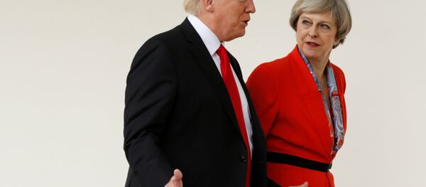 US President Donald Trump escorts British Prime Minister Theresa May after their meeting at the White House in Washington, US, January 27, 2017. - Sputnik Việt Nam