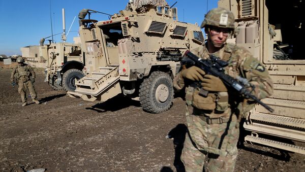 US. army soldiers stand next a military vehicle in the town of Bartella, east of Mosul, Iraq, December 27, 2016 - Sputnik Việt Nam