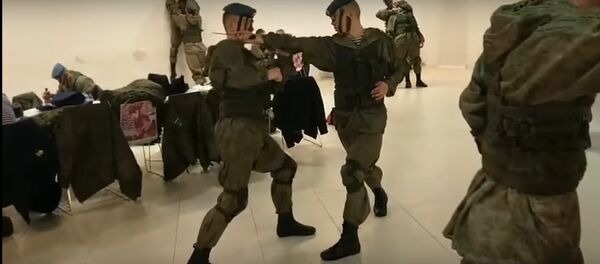 Lính dù Nga tham gia flashmob Mannequin Challenge Lính dù Nga tham gia flashmob Mannequin Challenge - Sputnik Việt Nam