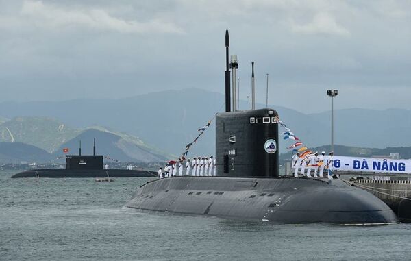 Thủ tướng Nguyễn Xuân Phúc dự lễ thượng cờ 2 tàu ngầm Kilo - Sputnik Việt Nam