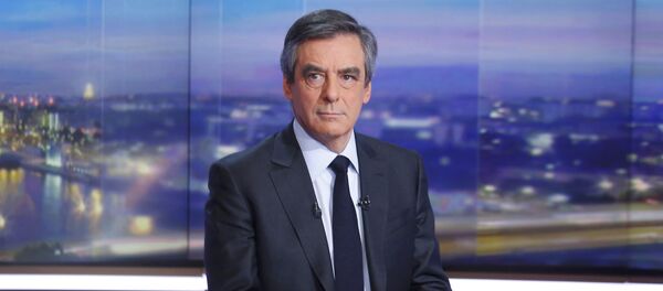 Francois Fillon, former French prime minister, member of The Republicans political party and 2017 presidential candidate of the French centre-right, is seen prior to a prime-time news broadcast in the studios of TF1 in Boulogne-Billancourt, near Paris, France, January 26, 2017 - Sputnik Việt Nam