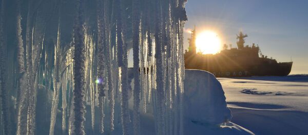 Các nhà thám hiểm Nga làm việc tại trạm trôi mới SP-40 ở Bắc Cực Các nhà thám hiểm Nga làm việc tại trạm trôi mới SP-40 ở Bắc Cực - Sputnik Việt Nam