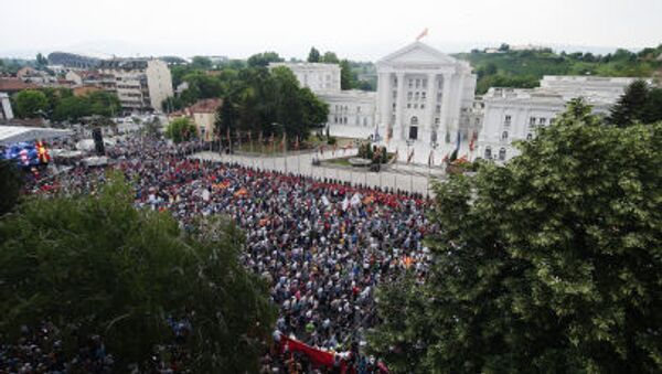 Những người biểu tình ở trước tòa nhà chính phủ Macedonia tại Skopje - Sputnik Việt Nam