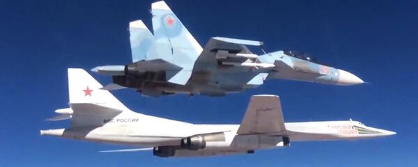 Máy bay Su-30SM yểm trợ máy bay ném bom chiến lược Tu-160 của Nga ở Syria Máy bay Su-30SM yểm trợ máy bay ném bom chiến lược Tu-160 của Nga ở Syria - Sputnik Việt Nam