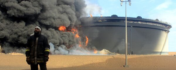 Quân đội Libya đang tiếp tục cuộc chiến chống Lữ đoàn bảo vệ Benghazi và các nhóm phiến quân khác để giành lại quyền kiểm soát khu vực hai cảng Ras Lanuf và Es Sidr. - Sputnik Việt Nam