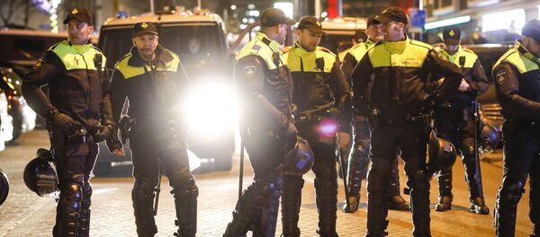 Hà Lan đưa cảnh sát chống bạo động đến trấn áp người biểu tình khi bộ trưởng Thổ Nhĩ Kỳ bị yêu cầu rời đi - Sputnik Việt Nam