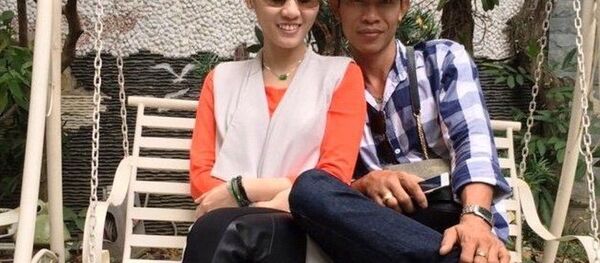 Yến cùng Vũ, người tình mà bà trùm dành tình cảm đặc biệt trong một lần đi du lịch. - Sputnik Việt Nam