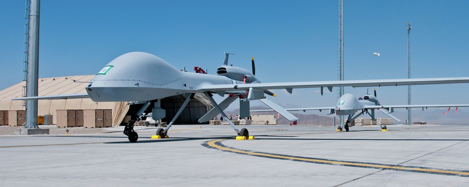 Two freshly assembled Grey Eagle unmanned aerial vehicles sit on the tarmac at Forward Operating Base Shan in Logar Province, Afghanistan April 11, 2012 - Sputnik Việt Nam, 1920, 28.04.2022