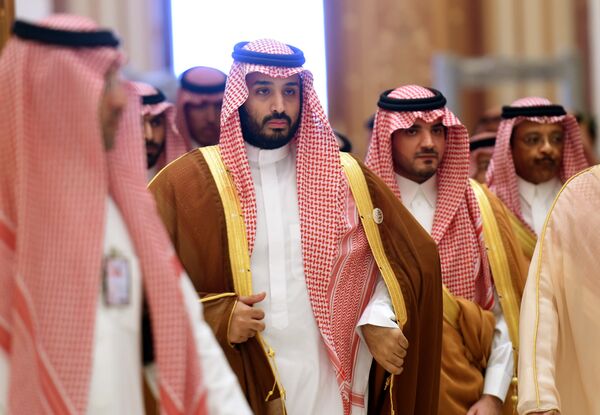 Saudi Defence Minister Mohammed bin Salman (2nd L), who is the desert kingdom's deputy crown prince and second-in-line to the throne, arrives at the closing session of the 4th Summit of Arab States and South American countries held in the Saudi capital Riyadh, on November 11, 2015 - Sputnik Việt Nam
