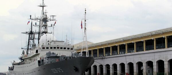 A Russian ship Viktor Leonov SSV-175, is seen docked at the port in Havana - Sputnik Việt Nam