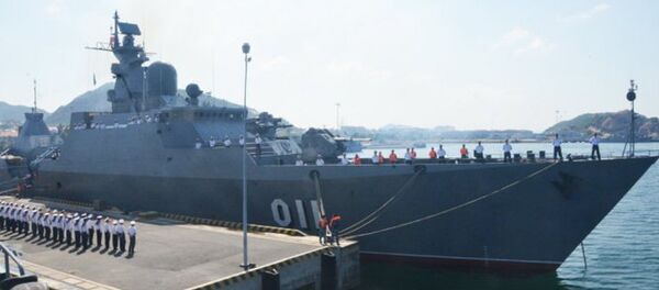 Tàu 011 – Đinh Tiên Hoàng rời quân cảng Cam Ranh dự duyệt binh tàu quốc tế tại Ấn Độ và thăm Singapore Tàu 011 – Đinh Tiên Hoàng rời quân cảng Cam Ranh dự duyệt binh tàu quốc tế tại Ấn Độ và thăm Singapore - Sputnik Việt Nam