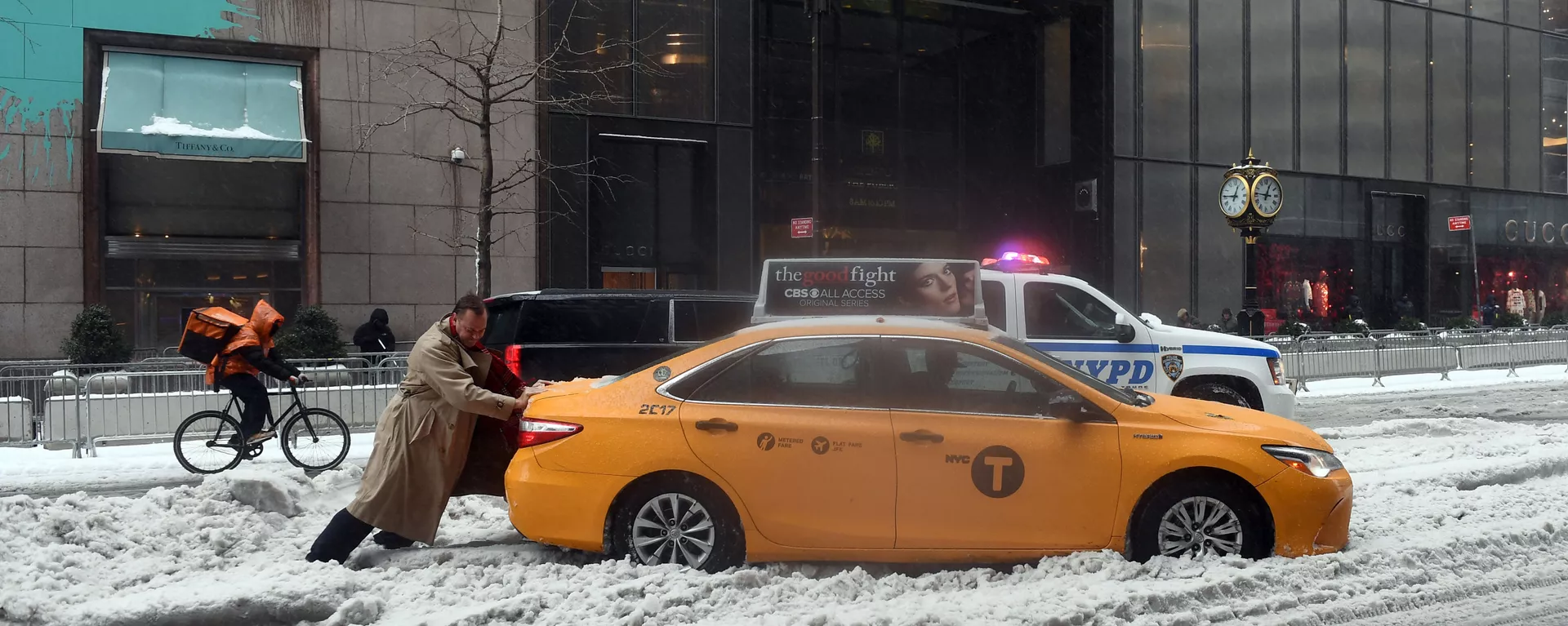 Lại là thành phố New York, nhưng vào ngày 14 tháng Ba.Trận bão tuyết Stella làm đường phố hầu như thành chướng ngại vật không vượt qua nổi khi di chuyển. Lại là thành phố New York, nhưng vào ngày 14 tháng Ba.Trận bão tuyết Stella làm đường phố hầu như thành chướng ngại vật không vượt qua nổi khi di chuyển. - Sputnik Việt Nam, 1920, 29.12.2022