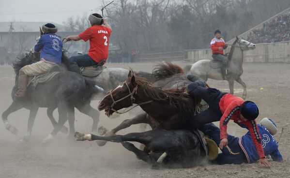 Kyrgyzstan. Bishkek. Cuộc đua tài trong lễ hội Novruz. - Sputnik Việt Nam