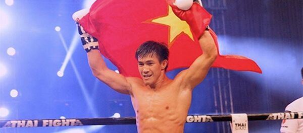 Duy Nhất mừng chiến thắng trên võ đài Liên hoan Muay thế giới Duy Nhất mừng chiến thắng trên võ đài Liên hoan Muay thế giới - Sputnik Việt Nam