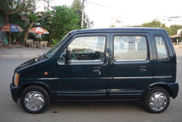 Chiếc ô tô cũ giá rẻ Suzuki Wagon R+ tương đối mạnh mẽ và tiết kiệm. Ảnh minh họa - Sputnik Việt Nam