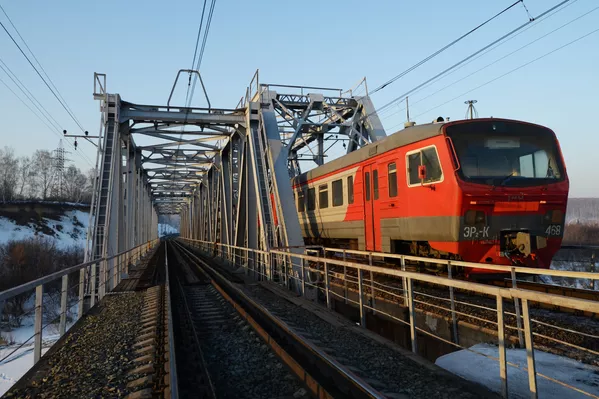 Xe lửa ngoại ô trên tuyến đường sắt xuyên Siberia (gần thành phố Novosibirsk). Xe lửa ngoại ô trên tuyến đường sắt xuyên Siberia (gần thành phố Novosibirsk). - Sputnik Việt Nam