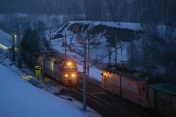 Cuộc gặp gỡ của hai đoàn tàu chở hàng trên Transsib ở vùng Novosibirsk. Cuộc gặp gỡ của hai đoàn tàu chở hàng trên Transsib ở vùng Novosibirsk. - Sputnik Việt Nam