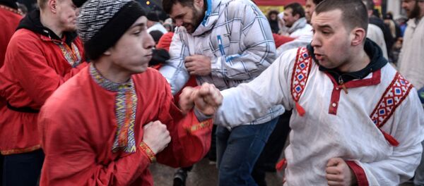 Mirror: video trận đấu tay không tại lễ hội Maslenitsa là việc đào tạo fans hâm mộ World Cup - Sputnik Việt Nam