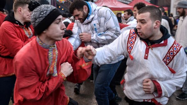 Mirror: video trận đấu tay không tại lễ hội Maslenitsa là việc đào tạo fans hâm mộ World Cup - Sputnik Việt Nam