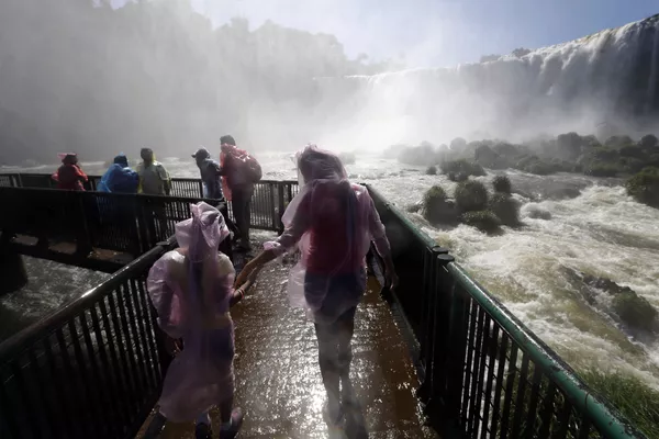 Thác Iguazu Falls ở Brazil Thác Iguazu Falls ở Brazil - Sputnik Việt Nam